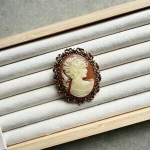 Cameo Pin
